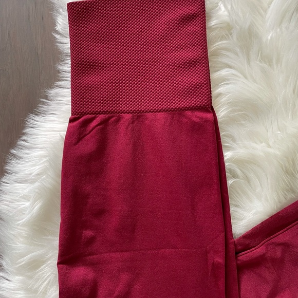 High Waist Women’s Seamless Capri Cabernet - Picture 10 of 10